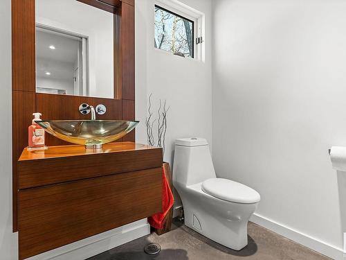 6428 Ada Boulevard, Edmonton, AB - Indoor Photo Showing Bathroom