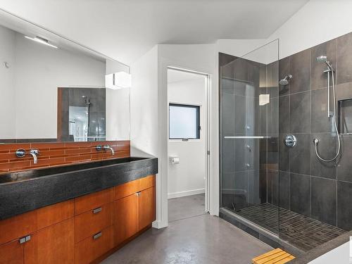 6428 Ada Boulevard, Edmonton, AB - Indoor Photo Showing Bathroom