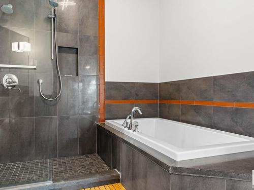 6428 Ada Boulevard, Edmonton, AB - Indoor Photo Showing Bathroom