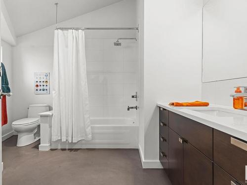 6428 Ada Boulevard, Edmonton, AB - Indoor Photo Showing Bathroom