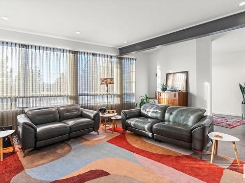 6428 Ada Boulevard, Edmonton, AB - Indoor Photo Showing Living Room