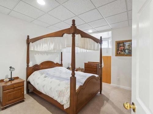 56220 Rge Rd 231, Rural Sturgeon County, AB - Indoor Photo Showing Bedroom