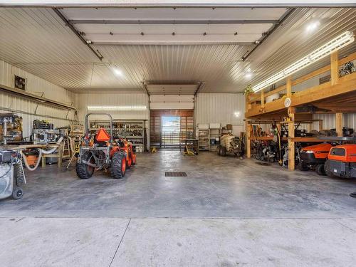 56220 Rge Rd 231, Rural Sturgeon County, AB - Indoor Photo Showing Garage