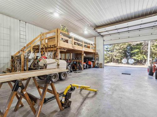 56220 Rge Rd 231, Rural Sturgeon County, AB - Indoor Photo Showing Garage