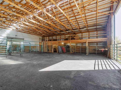 56220 Rge Rd 231, Rural Sturgeon County, AB - Indoor Photo Showing Garage