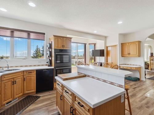 56220 Rge Rd 231, Rural Sturgeon County, AB - Indoor Photo Showing Kitchen