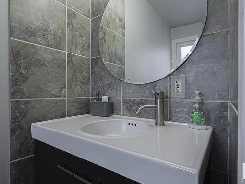 4807 122A Street, Edmonton, AB - Indoor Photo Showing Bathroom