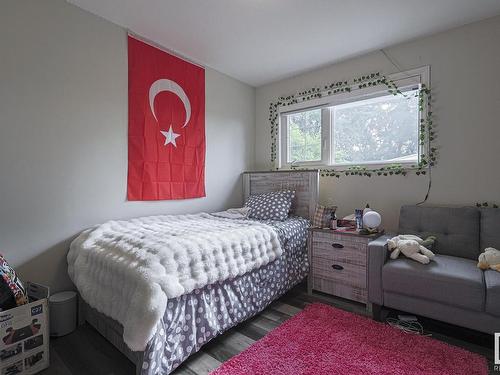 4807 122A Street, Edmonton, AB - Indoor Photo Showing Bedroom