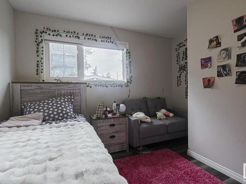 4807 122A Street, Edmonton, AB - Indoor Photo Showing Bedroom