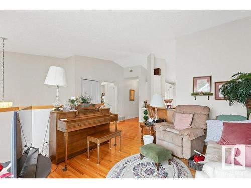 13825 130 Avenue, Edmonton, AB - Indoor Photo Showing Living Room