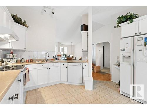 13825 130 Avenue, Edmonton, AB - Indoor Photo Showing Kitchen