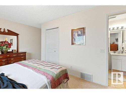 13825 130 Avenue, Edmonton, AB - Indoor Photo Showing Bedroom