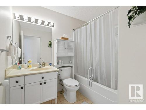 13825 130 Avenue, Edmonton, AB - Indoor Photo Showing Bathroom