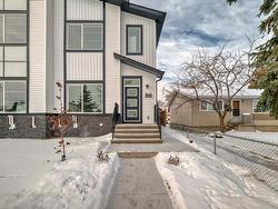 2-12122 43 Street  Edmonton, AB T5W 2R1