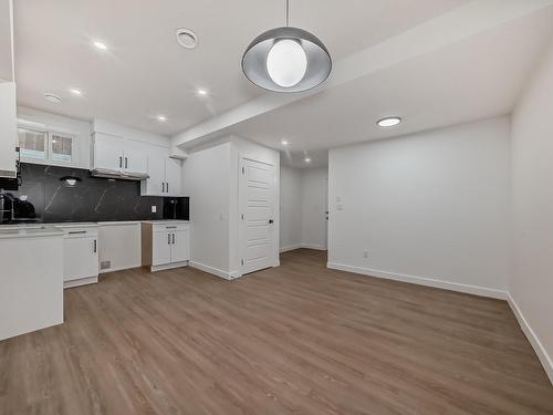 2-12122 43 Street, Edmonton, AB - Indoor Photo Showing Kitchen