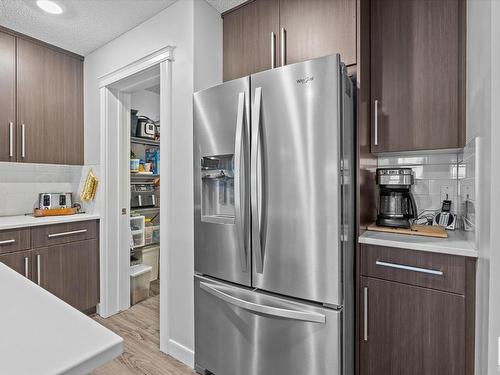 142 Radcliffe Wynd, Fort Saskatchewan, AB - Indoor Photo Showing Kitchen