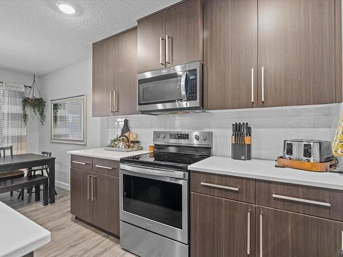 142 Radcliffe Wynd, Fort Saskatchewan, AB - Indoor Photo Showing Kitchen With Upgraded Kitchen