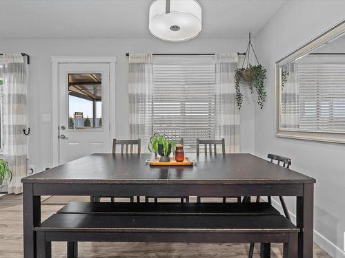 142 Radcliffe Wynd, Fort Saskatchewan, AB - Indoor Photo Showing Dining Room