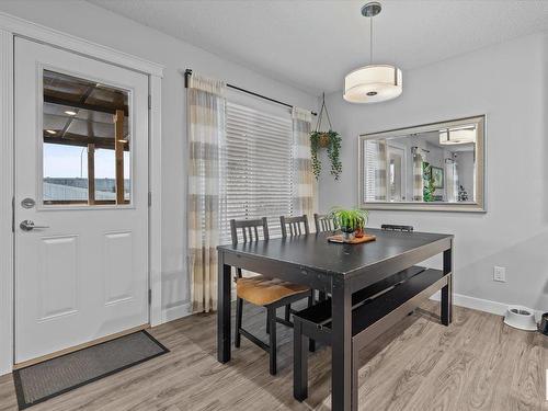 142 Radcliffe Wynd, Fort Saskatchewan, AB - Indoor Photo Showing Dining Room