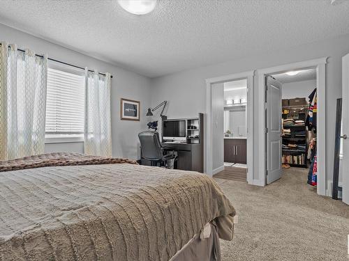 142 Radcliffe Wynd, Fort Saskatchewan, AB - Indoor Photo Showing Bedroom