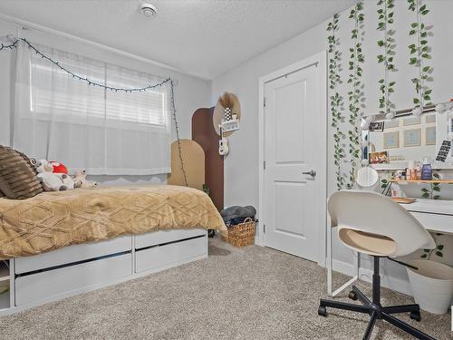 142 Radcliffe Wynd, Fort Saskatchewan, AB - Indoor Photo Showing Bedroom