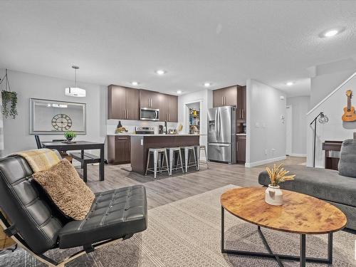 142 Radcliffe Wynd, Fort Saskatchewan, AB - Indoor Photo Showing Living Room