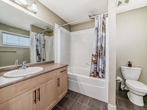 17333 8A Avenue Sw, Edmonton, AB - Indoor Photo Showing Bathroom