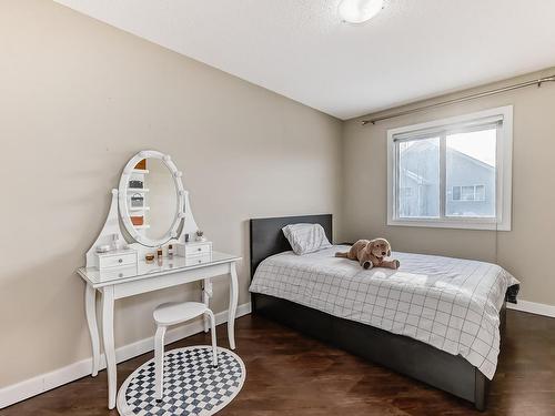 17333 8A Avenue Sw, Edmonton, AB - Indoor Photo Showing Bedroom