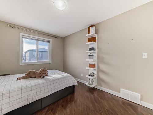 17333 8A Avenue Sw, Edmonton, AB - Indoor Photo Showing Bedroom