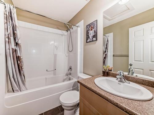 17333 8A Avenue Sw, Edmonton, AB - Indoor Photo Showing Bathroom