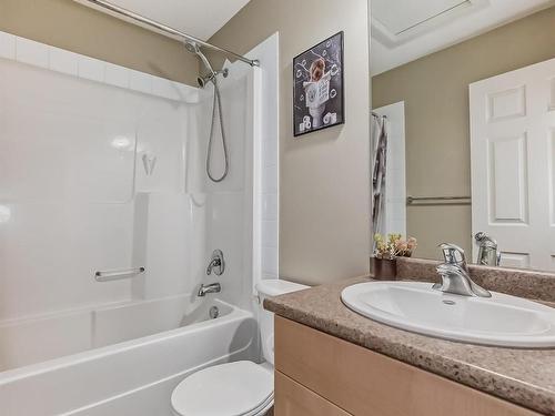 17333 8A Avenue Sw, Edmonton, AB - Indoor Photo Showing Bathroom