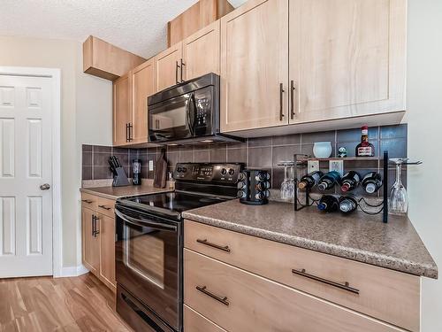 17333 8A Avenue Sw, Edmonton, AB - Indoor Photo Showing Kitchen