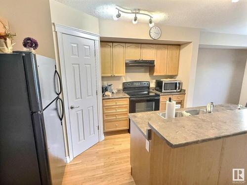 104 Hartwick Loop, Spruce Grove, AB - Indoor Photo Showing Kitchen