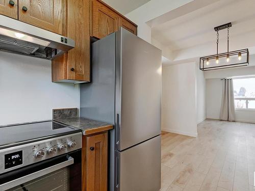 106 Dickinsfield Court, Edmonton, AB - Indoor Photo Showing Kitchen