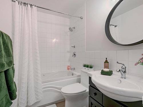 106 Dickinsfield Court, Edmonton, AB - Indoor Photo Showing Bathroom