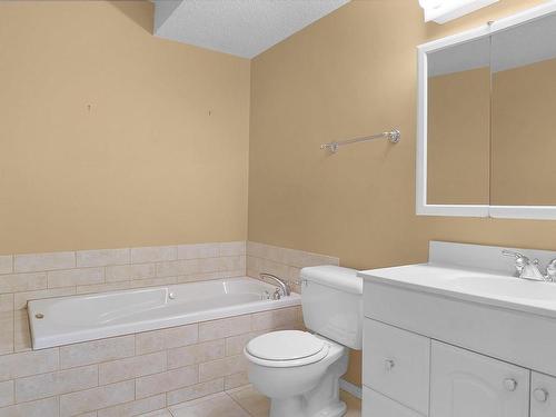 15004 131 Street, Edmonton, AB - Indoor Photo Showing Bathroom