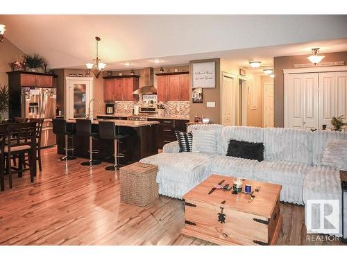 61021 Rge Rd 451, Rural Bonnyville M.D., AB - Indoor Photo Showing Living Room