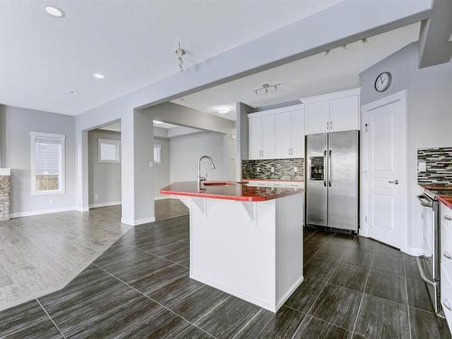 615 176 Street Sw, Edmonton, AB - Indoor Photo Showing Kitchen With Upgraded Kitchen