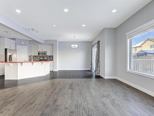 615 176 Street Sw, Edmonton, AB - Indoor Photo Showing Kitchen