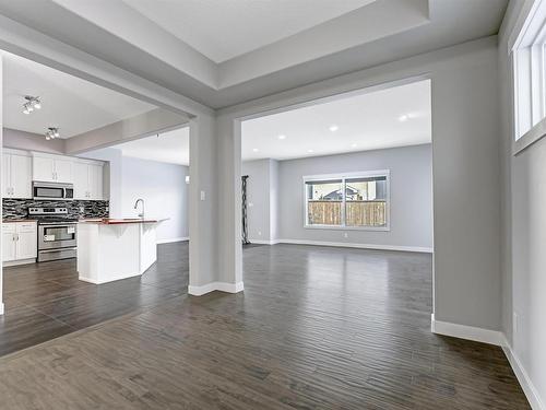 615 176 Street Sw, Edmonton, AB - Indoor Photo Showing Kitchen With Upgraded Kitchen