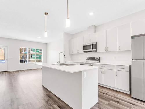 9574 Carson Bend, Edmonton, AB - Indoor Photo Showing Kitchen With Upgraded Kitchen