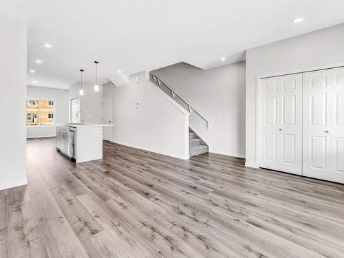 9574 Carson Bend, Edmonton, AB - Indoor