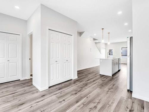 9574 Carson Bend, Edmonton, AB - Indoor Photo Showing Kitchen