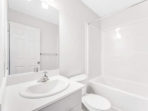 9574 Carson Bend, Edmonton, AB - Indoor Photo Showing Bathroom