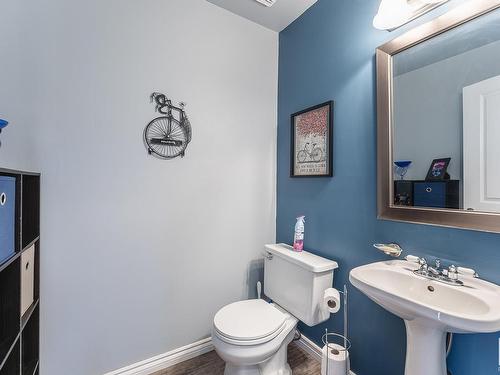 3819 23 Street, Edmonton, AB - Indoor Photo Showing Bathroom