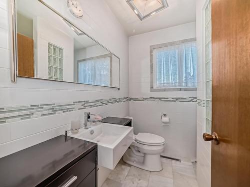 4912 116 Street, Edmonton, AB - Indoor Photo Showing Bathroom