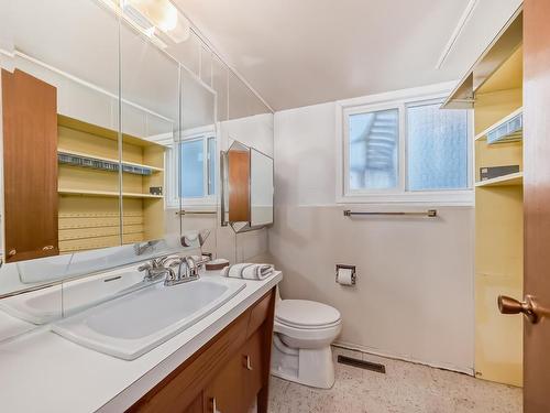 4912 116 Street, Edmonton, AB - Indoor Photo Showing Bathroom