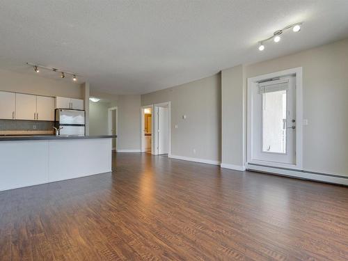 1402 10136 104 Street, Edmonton, AB - Indoor Photo Showing Kitchen