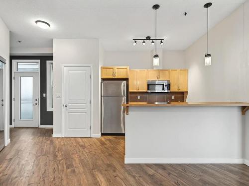 442 4827 104A Street, Edmonton, AB - Indoor Photo Showing Kitchen