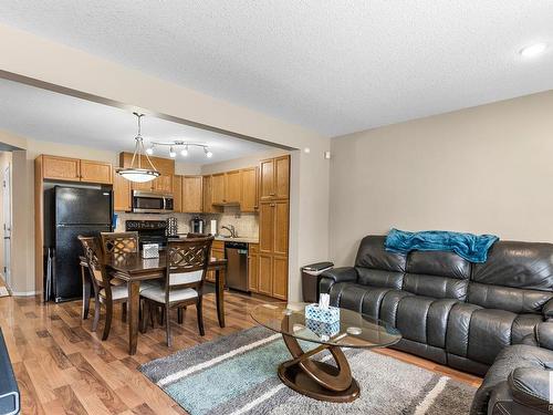 15 2816 34 Avenue, Edmonton, AB - Indoor Photo Showing Other Room